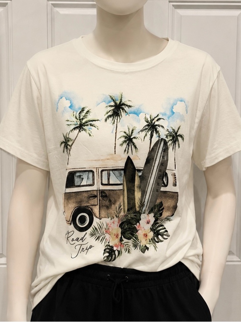Kohl's Egret Graphic Tee with Blue Accent